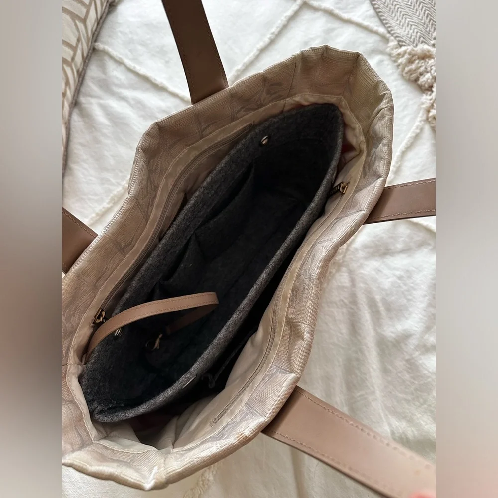 Vintage Chanel CC Jacquard Tote – Neutral Travel Line - Picture 3 of 11